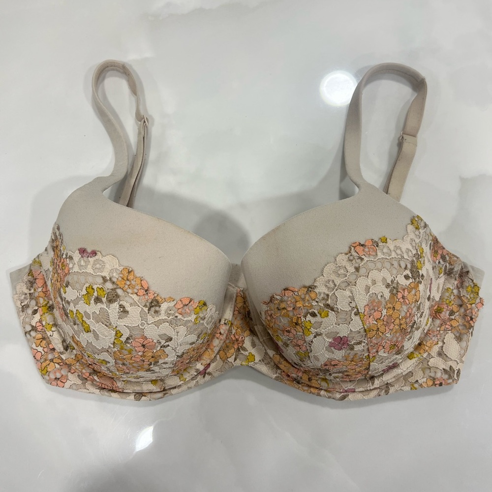 Victoria’s Secret Body By Victoria Lined Demi Floral Lace Bra